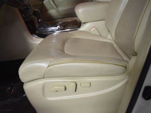 Used 2017 INFINITI QX80 2WD w/ Driver Assistance Package image 12