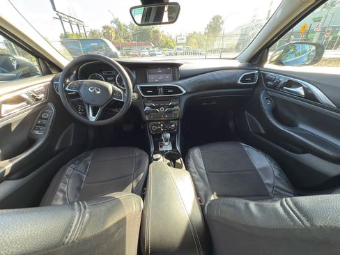 Used 2017 INFINITI QX30 AWD image 11