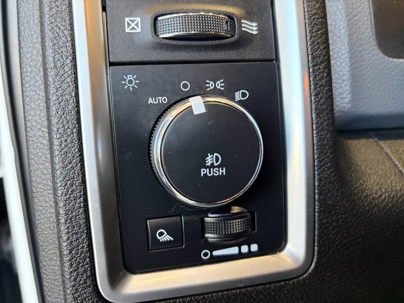 Used 2019 RAM 1500 Warlock w/ Electronics Group AWD/4WD image 32