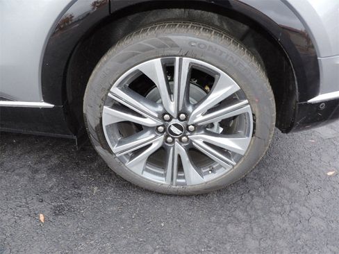 New 2026 Cadillac Optiq Luxury 2 image 9