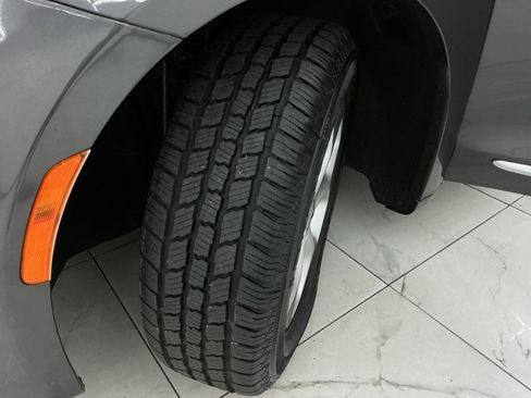 Used 2018 Chrysler Pacifica Touring-L FWD image 46