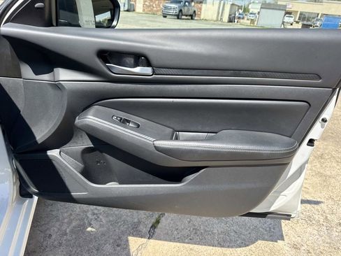 Used 2025 Nissan Altima 2.5 SV image 25