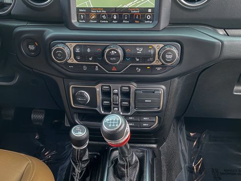 Used 2020 Jeep Wrangler Unlimited Sahara AWD/4WD image 33