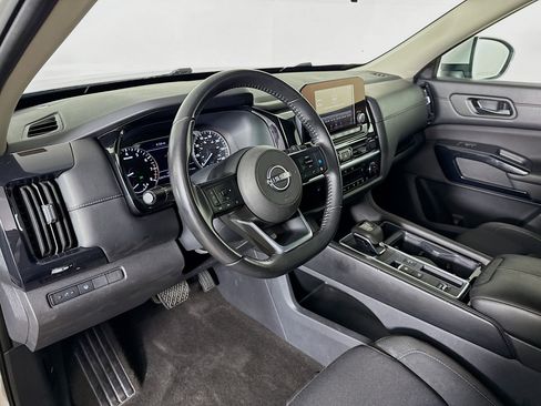Used 2024 Nissan Pathfinder SV image 8