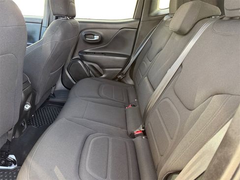 Used 2022 Jeep Renegade Latitude w/ Convenience Group image 14