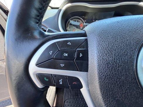 Used 2018 Jeep Cherokee Limited FWD image 22