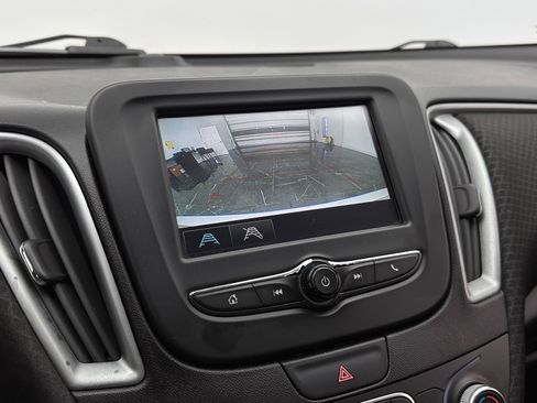 Used 2018 Chevrolet Malibu LS image 16