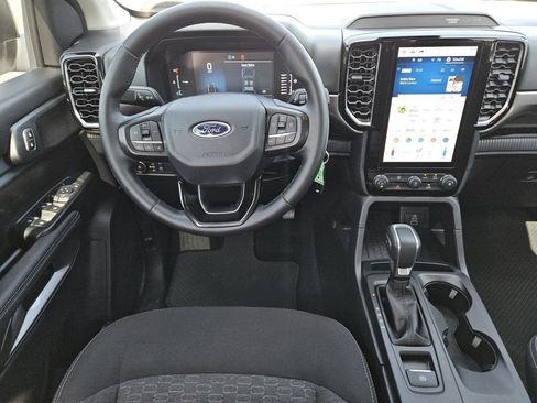 Used 2025 Ford Ranger XLT w/ Chrome Accent Package RWD image 5