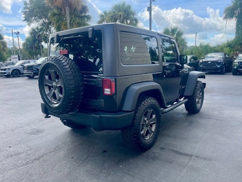 Used 2017 Jeep Wrangler Rubicon w/ Power Convenience Group AWD/4WD image 5