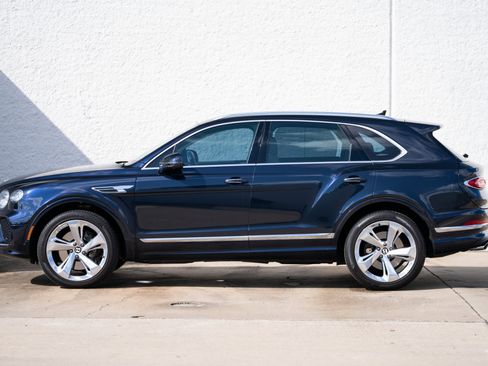 Used 2024 Bentley Bentayga image 12