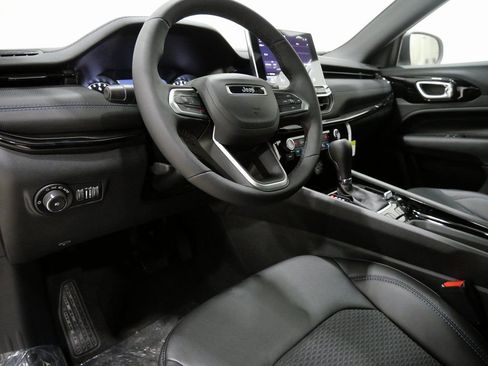 New 2026 Jeep Compass Latitude w/ Sun and Sound Group image 12