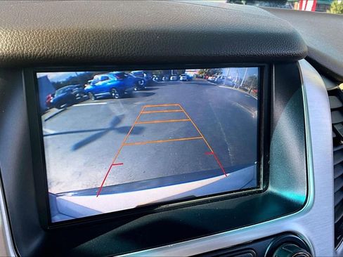 Used 2017 GMC Yukon SLT image 14