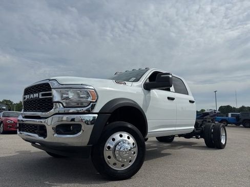 Used 2024 RAM 5500 Tradesman w/ Chrome Appearance Group AWD/4WD image 1