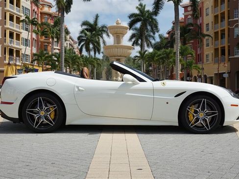 Used 2017 Ferrari California T RWD image 29