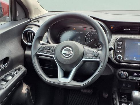 Used 2022 Nissan Kicks SV FWD image 14