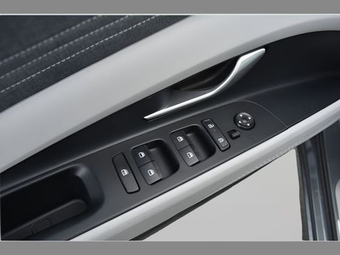New 2026 Hyundai Elantra Limited FWD image 16