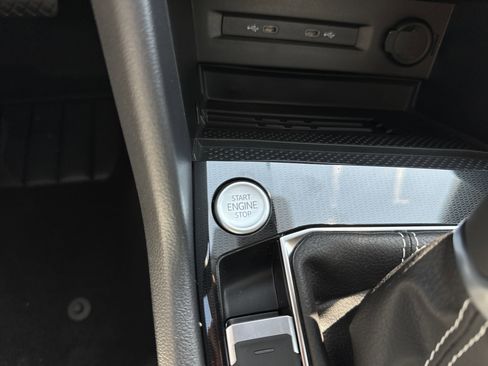 New 2025 Volkswagen Taos SE image 22