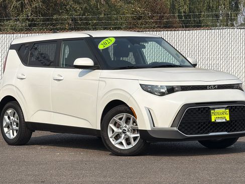 Used 2023 Kia Soul LX w/ LX Technology Package FWD image 2