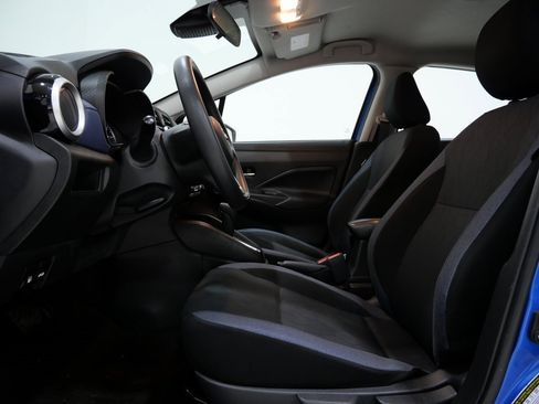 Used 2023 Nissan Versa SV image 12