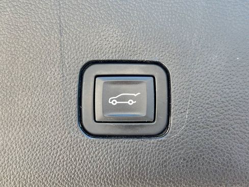 Used 2018 Chevrolet Traverse LT AWD/4WD image 38