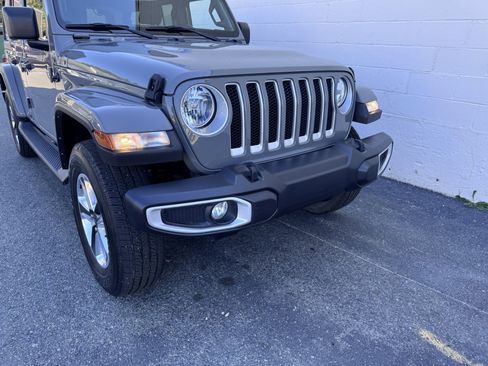 Used 2021 Jeep Wrangler Unlimited Sahara w/ Uconnect 4C Nav & Sound Group image 8