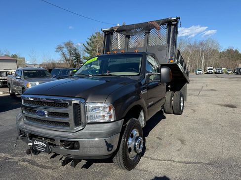 Used 2006 Ford F350 4x4 Regular Cab DRW Super Duty image 2