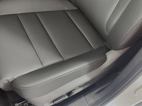 Used 2025 Nissan Rogue SV w/ SV Premium Package FWD image 19