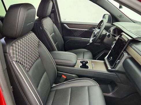 Used 2025 GMC Acadia Denali FWD image 24