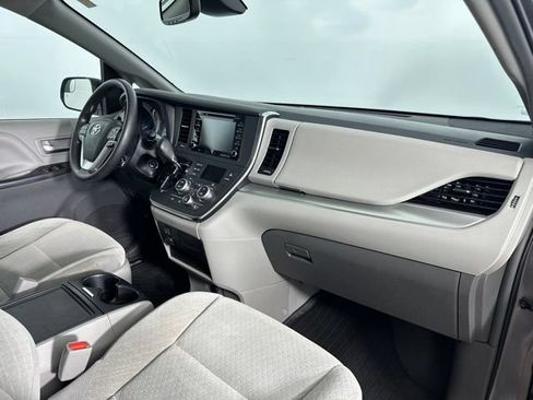 Used 2019 Toyota Sienna LE w/ Protection Package FWD image 25