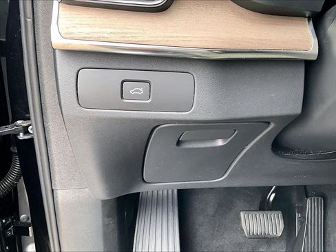 Used 2025 Volvo XC90 B6 Plus image 31