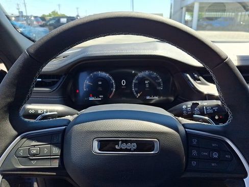 New 2026 Jeep Grand Cherokee Limited w/ Limited Altitude Package AWD/4WD image 16