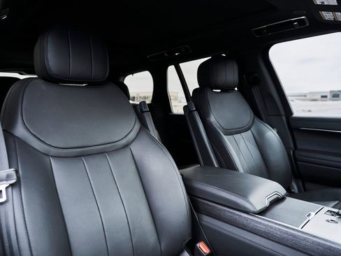 Used 2025 Land Rover Range Rover SE AWD/4WD image 39