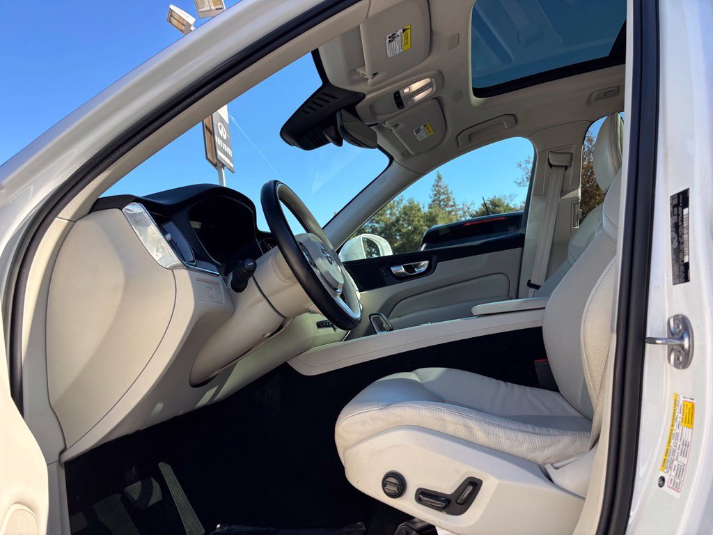 Used 2023 Volvo XC60 B5 Plus AWD/4WD image 16