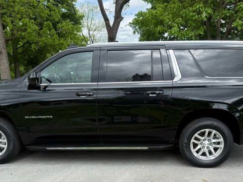 Used 2022 Chevrolet Suburban LT AWD/4WD image 10
