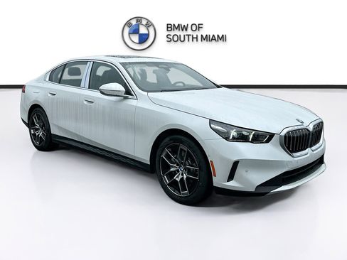 New 2026 BMW 530i w/ Convenience Package RWD image 1