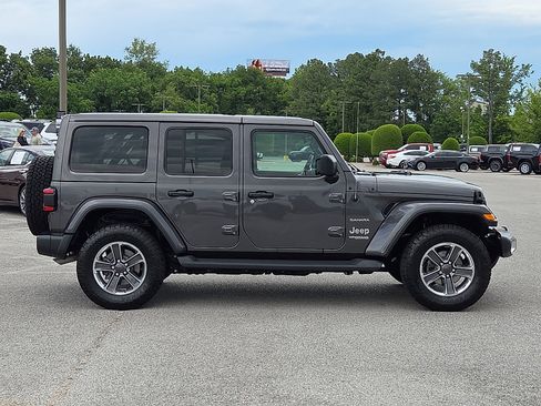 Used 2021 Jeep Wrangler Unlimited Sahara AWD/4WD image 6
