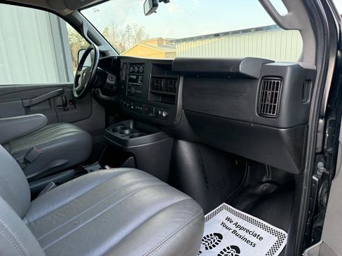 Used 2018 Chevrolet Express 2500 w/ Driver Convenience Package image 22