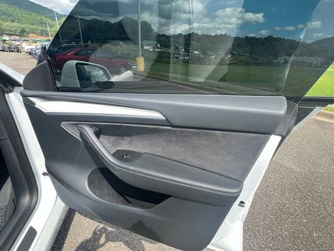 Used 2023 Tesla Model Y Long Range AWD/4WD image 12