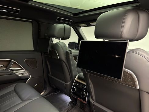 Used 2024 Land Rover Range Rover Long Wheelbase Autobiography image 8