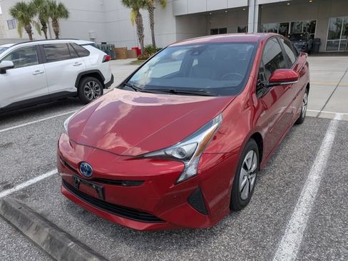 Used 2017 Toyota Prius Four FWD image 2