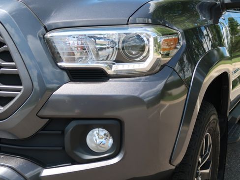 Used 2021 Toyota Tacoma TRD Sport w/ Technology Package RWD image 7