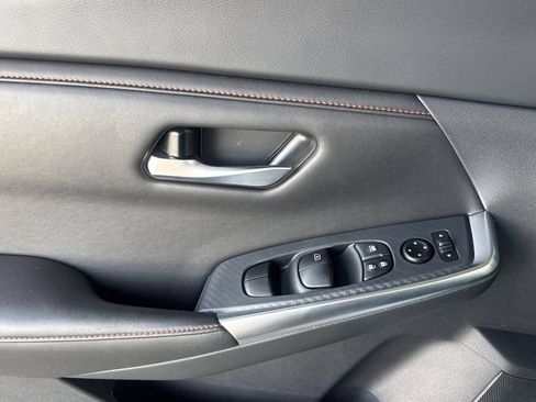 Certified 2024 Nissan Sentra SR FWD image 11