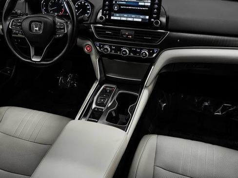 Used 2018 Honda Accord Touring image 27