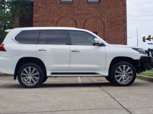 Used 2016 Lexus LX 570 4WD w/ Luxury Package image 4