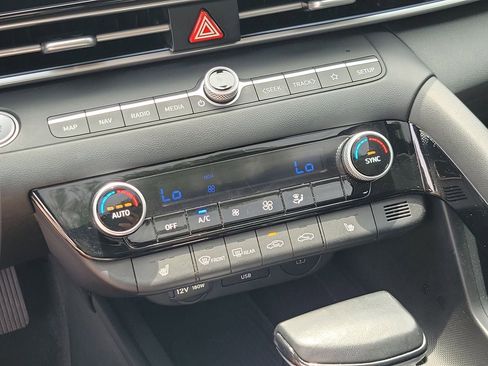 Used 2025 Hyundai Elantra SEL FWD image 25