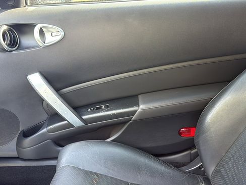 Used 2007 Nissan 350Z Touring RWD image 16