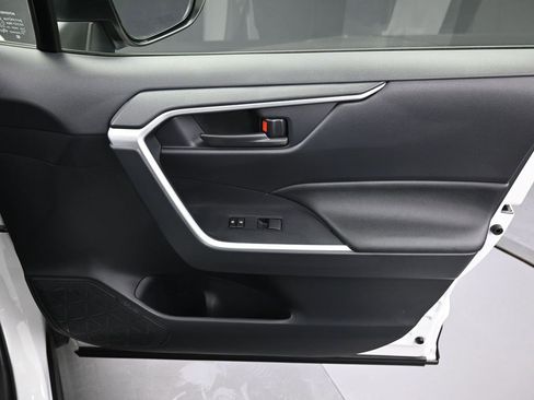 Certified 2025 Toyota RAV4 LE image 32