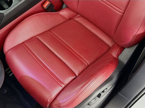 Used 2023 Porsche Cayenne Platinum Edition image 21