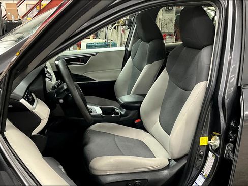 Used 2020 Toyota RAV4 XLE w/ Convenience Package image 8