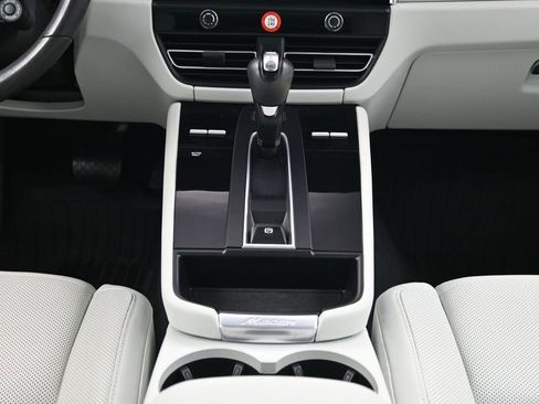 Certified 2023 Porsche Macan Turbo AWD/4WD image 10